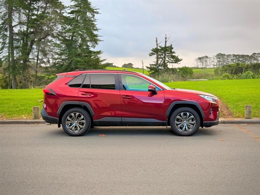 2021 Toyota RAV4 - Thumbnail