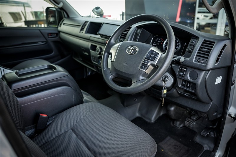 2022 Toyota Hiace - Thumbnail