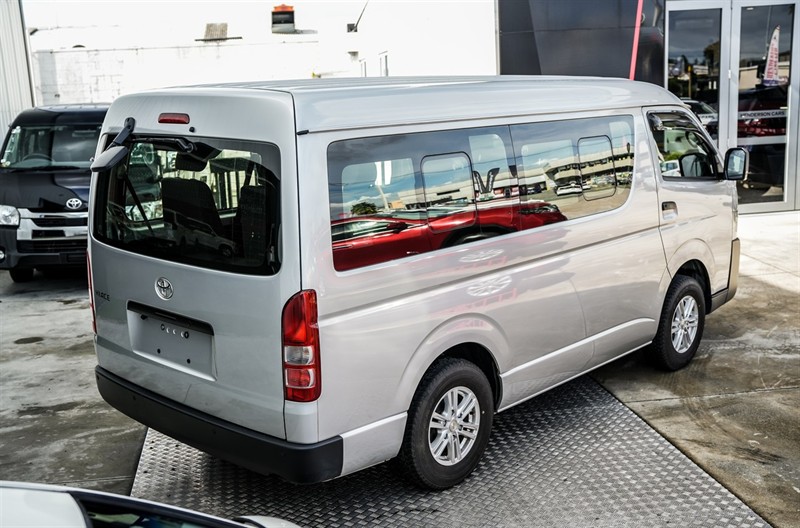 2022 Toyota Hiace - Thumbnail