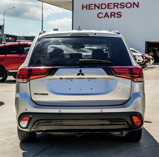 2022 Mitsubishi Outlander - Thumbnail