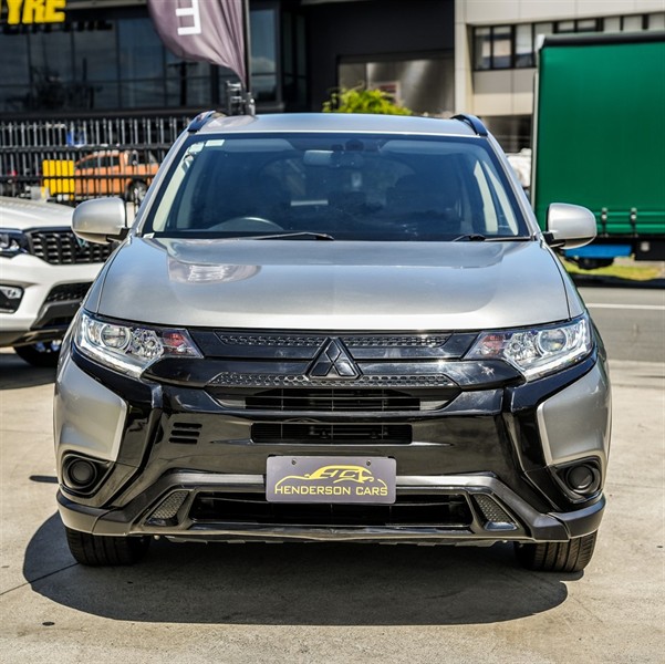 2022 Mitsubishi Outlander - Thumbnail