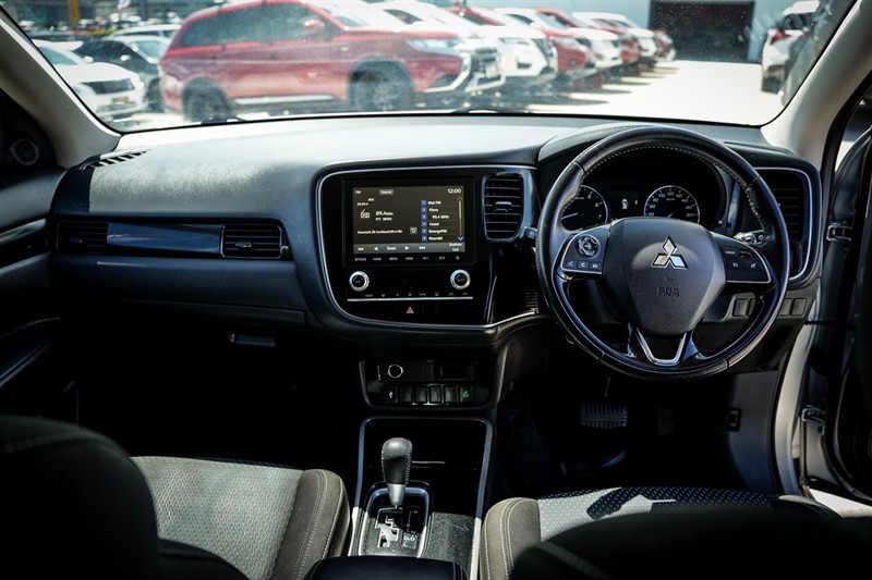 2022 Mitsubishi Outlander - Thumbnail