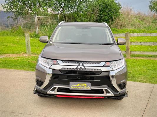 2022 Mitsubishi Outlander - Thumbnail