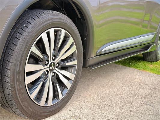 2022 Mitsubishi Outlander - Thumbnail