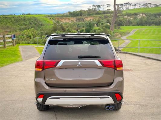 2022 Mitsubishi Outlander - Thumbnail