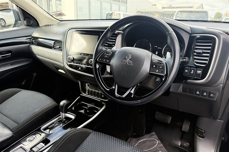 2021 Mitsubishi Outlander - Thumbnail