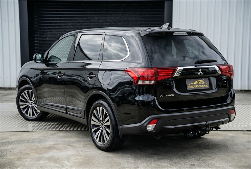 2021 Mitsubishi Outlander - Thumbnail