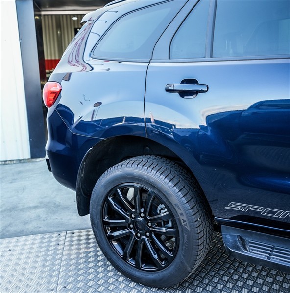 2022 Ford Everest - Thumbnail