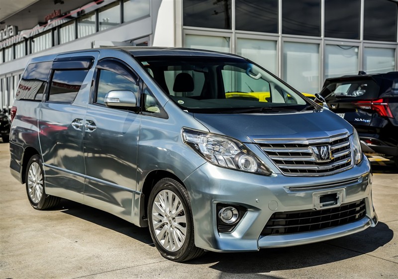 2013 Toyota Alphard