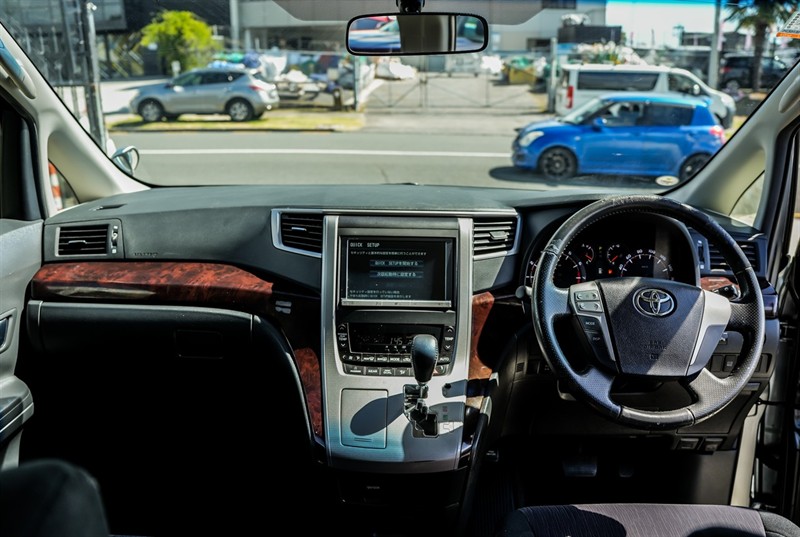 2013 Toyota Alphard - Thumbnail