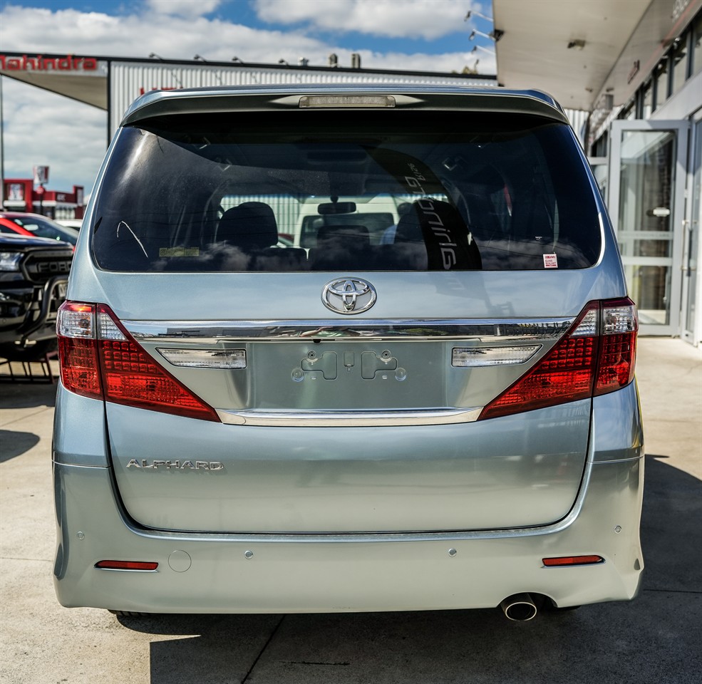 2013 Toyota Alphard