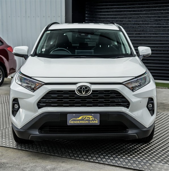 2022 Toyota RAV4 - Thumbnail