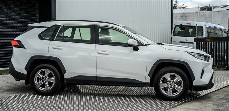 2022 Toyota RAV4 - Thumbnail