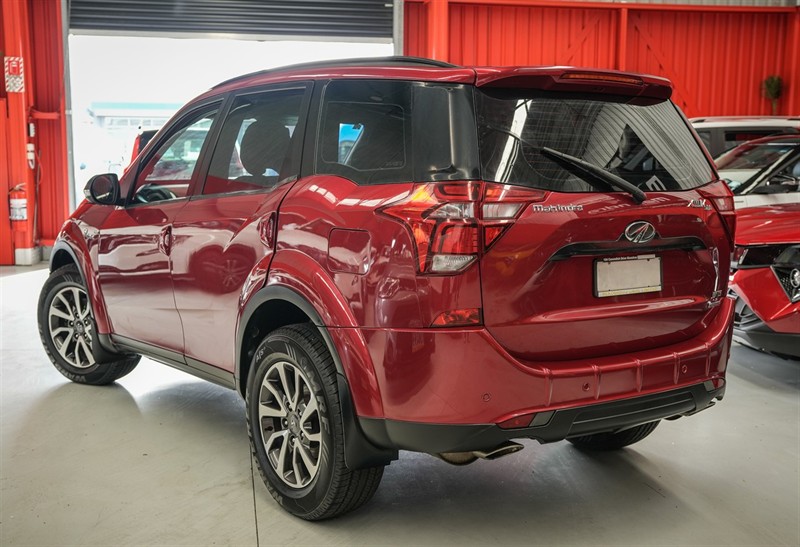 2019 Mahindra XUV 500 - Thumbnail
