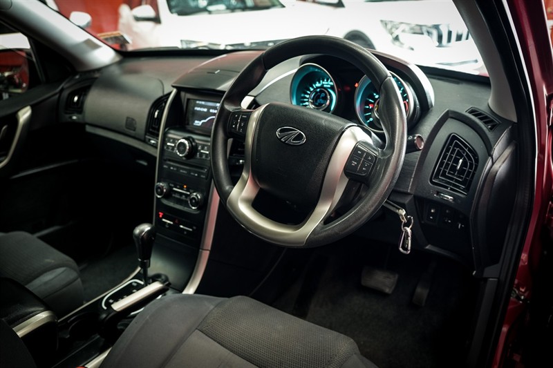 2019 Mahindra XUV 500 - Thumbnail