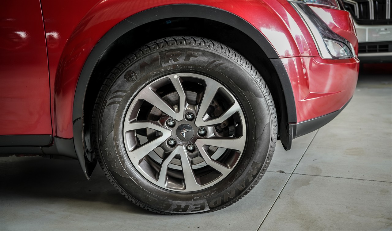 2019 Mahindra XUV 500