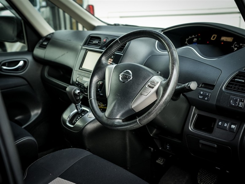 2013 Nissan Serena - Thumbnail