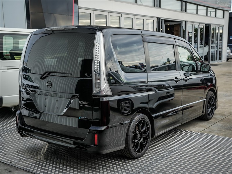 2013 Nissan Serena - Thumbnail