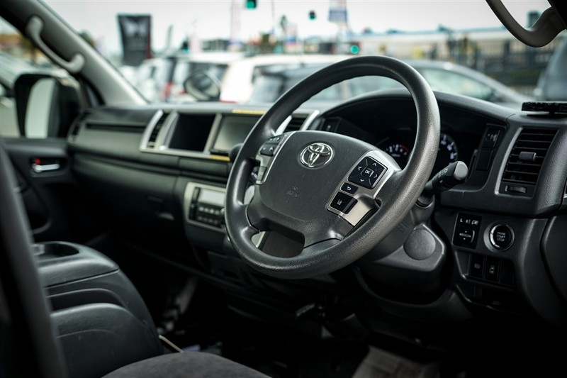 2022 Toyota Hiace - Thumbnail