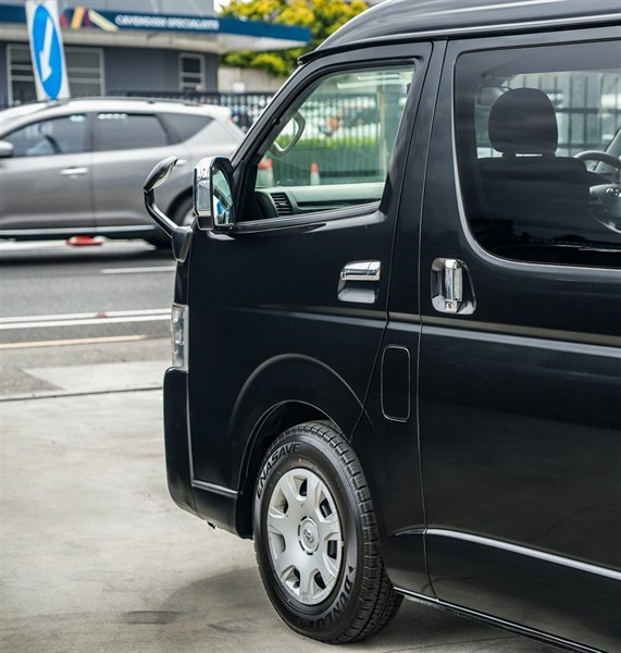 2022 Toyota Hiace - Thumbnail