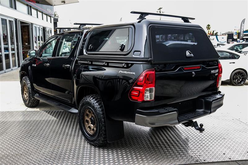 2022 Toyota Hilux - Thumbnail