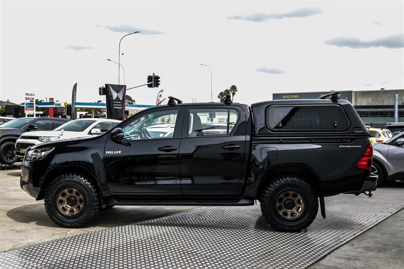 2022 Toyota Hilux - Thumbnail