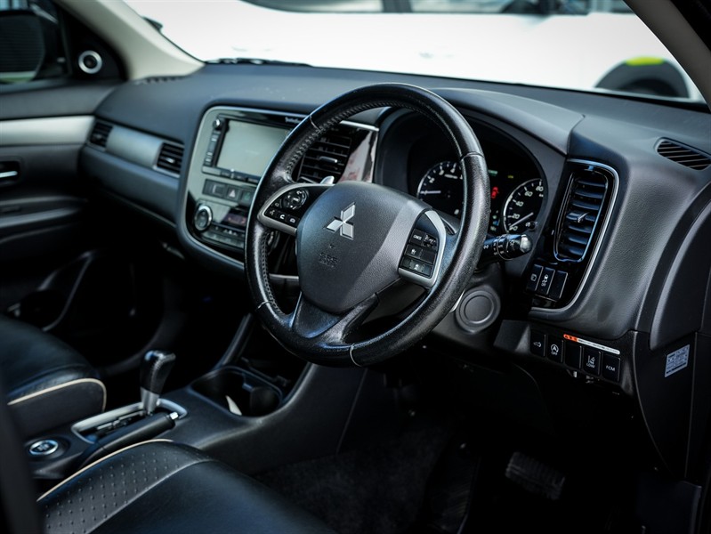 2013 Mitsubishi Outlander - Thumbnail