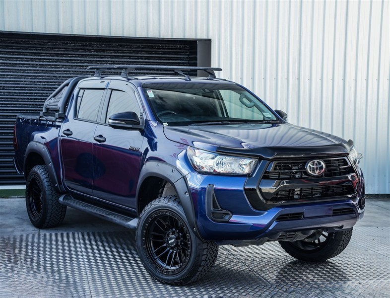 2022 Toyota Hilux - Thumbnail