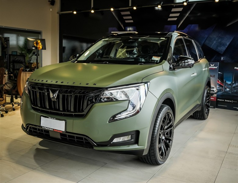 2026 Mahindra XUV 700 AX7L - Thumbnail