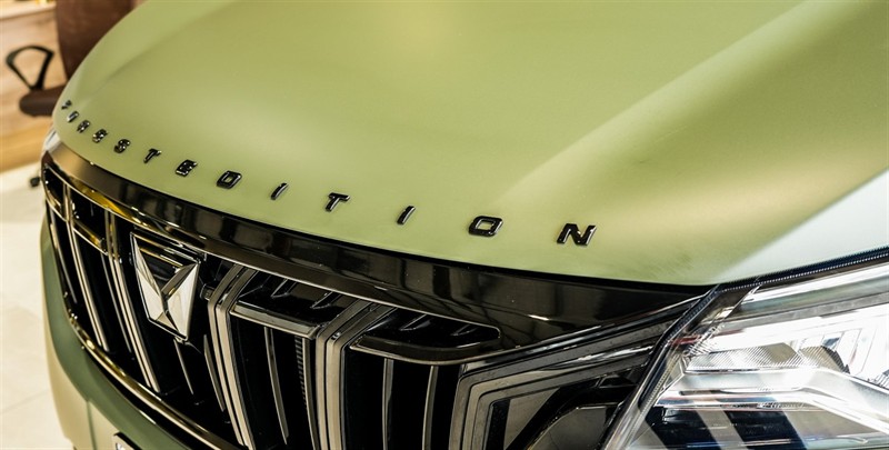 2026 Mahindra XUV 700 AX7L - Thumbnail