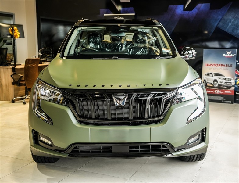 2026 Mahindra XUV 700 AX7L - Thumbnail