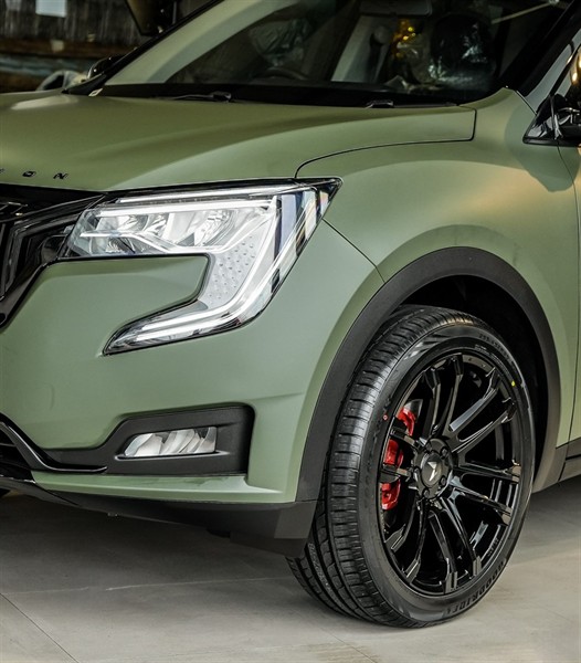 2026 Mahindra XUV 700 AX7L - Thumbnail