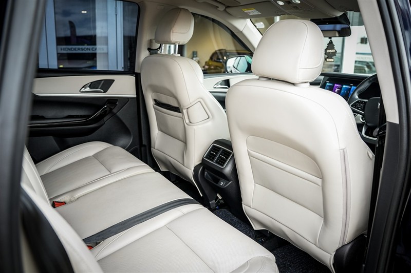 2023 Mahindra XUV 700 - Thumbnail