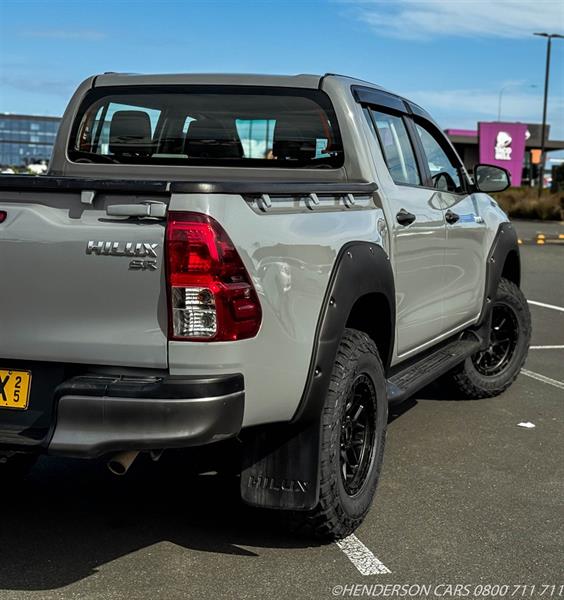 2022 Toyota Hilux - Thumbnail