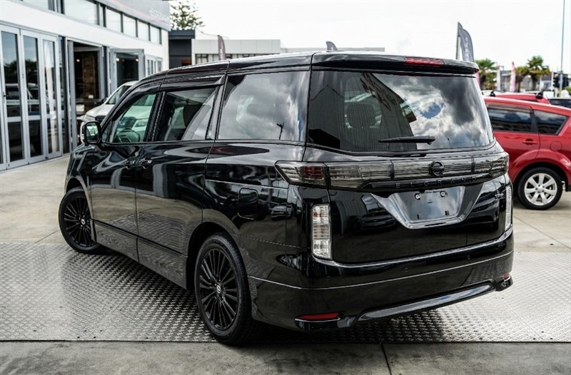 2023 Nissan Elgrand - Thumbnail