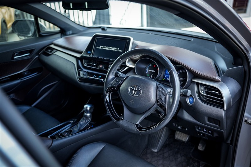 2017 Toyota C-HR - Thumbnail