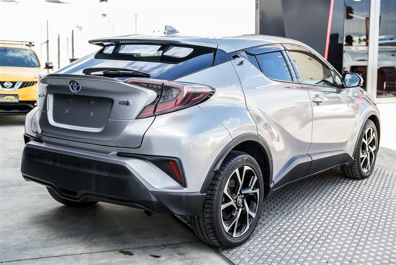 2017 Toyota C-HR - Thumbnail