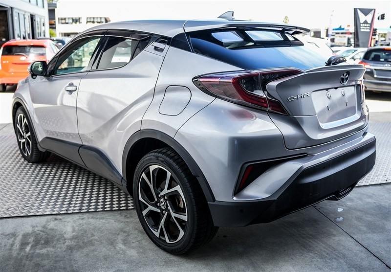 2017 Toyota C-HR - Thumbnail