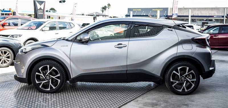 2017 Toyota C-HR - Thumbnail