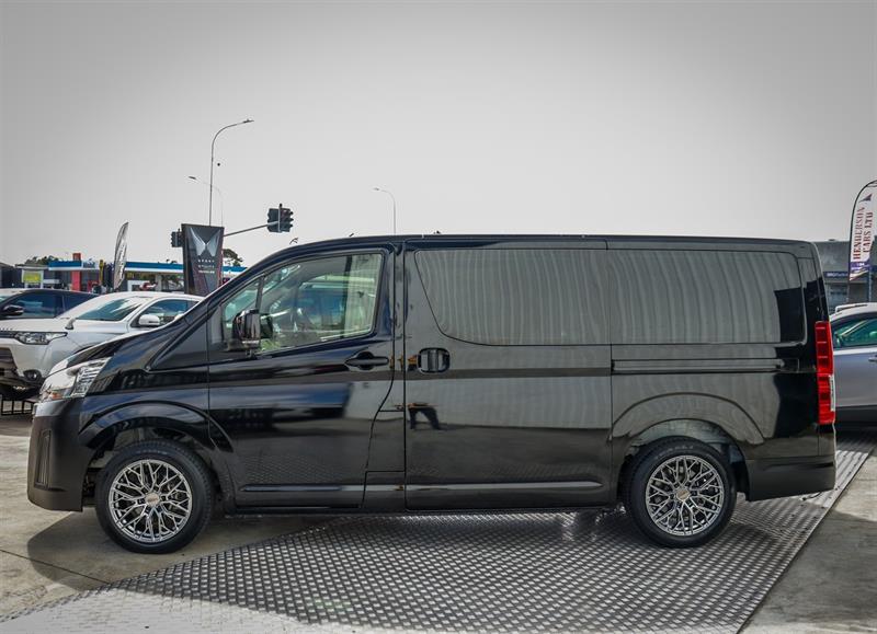 2020 Toyota Hiace - Thumbnail