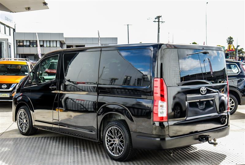 2020 Toyota Hiace - Thumbnail