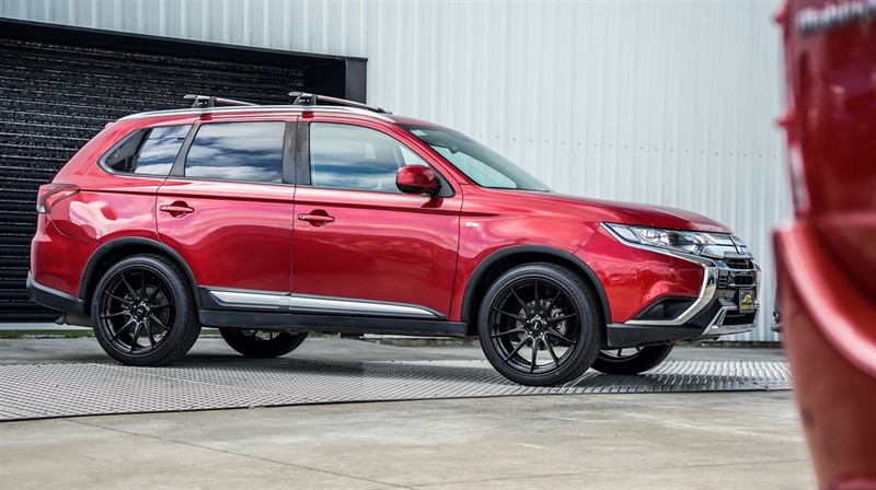 2022 Mitsubishi Outlander - Thumbnail