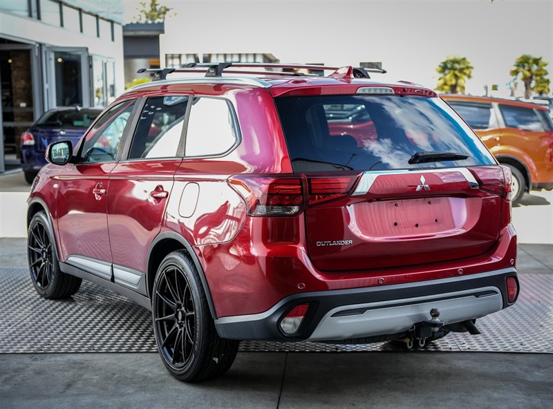 2022 Mitsubishi Outlander - Thumbnail