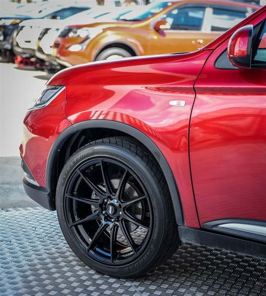 2022 Mitsubishi Outlander - Thumbnail