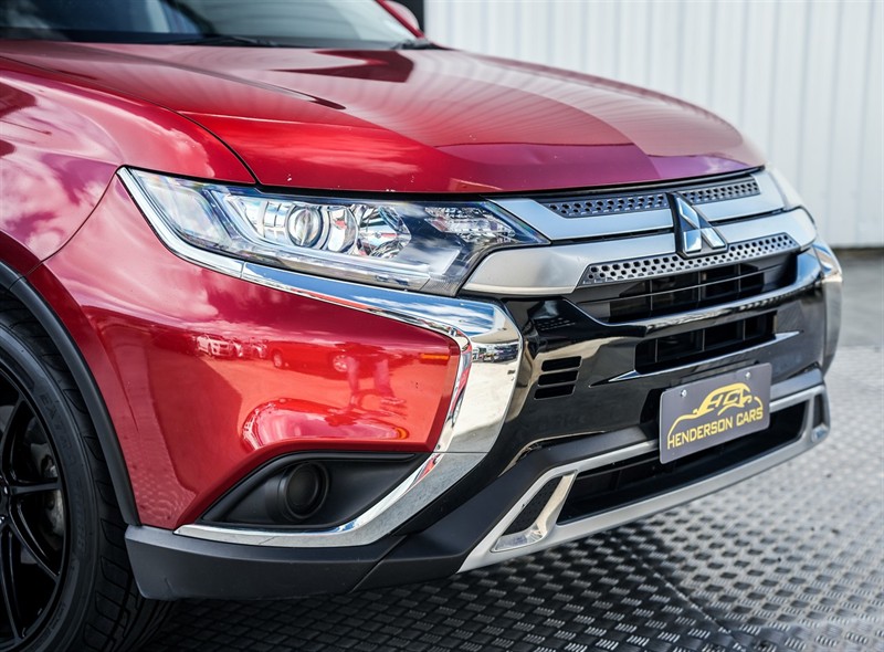 2022 Mitsubishi Outlander - Thumbnail