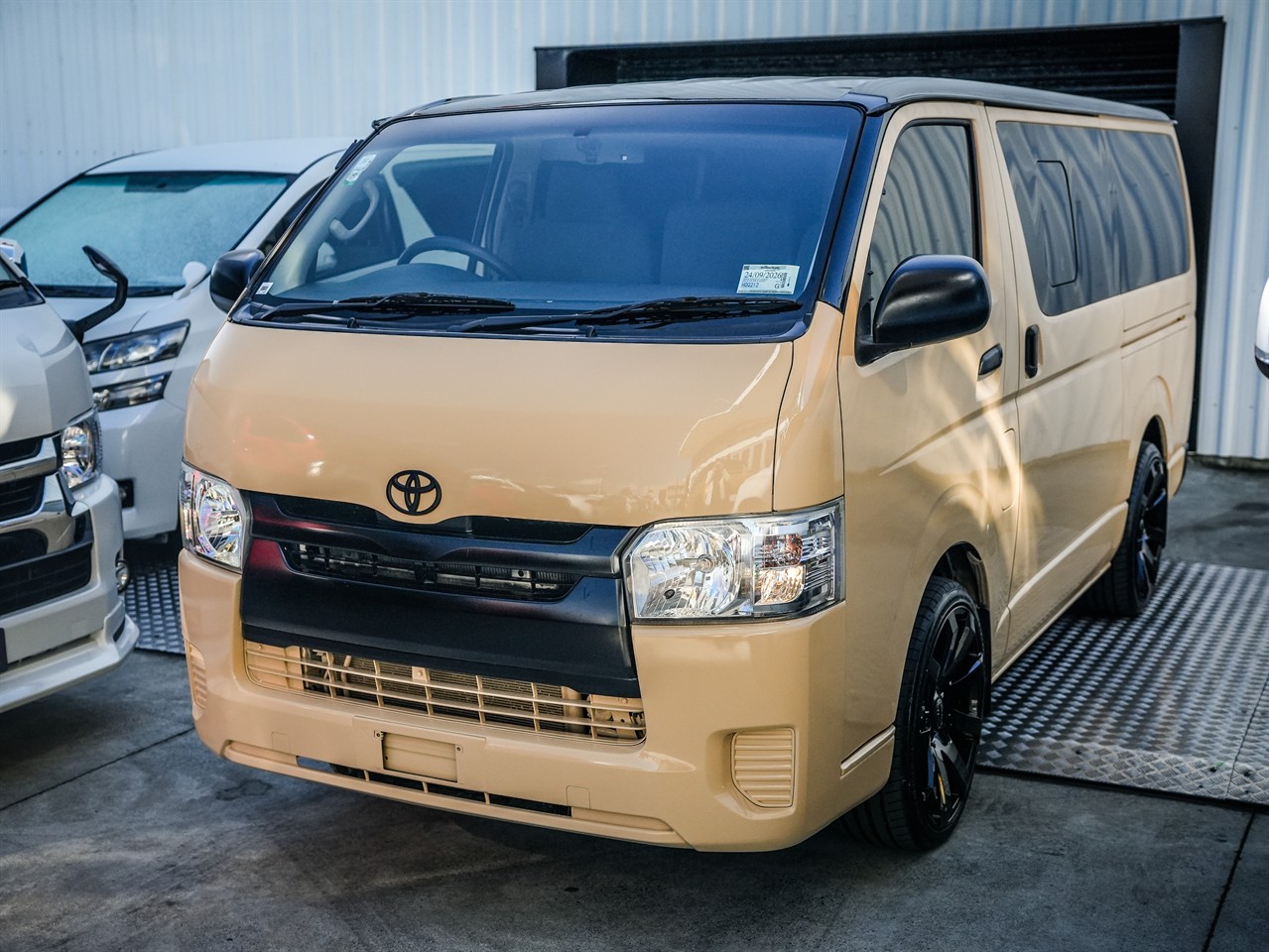 2014 Toyota Hiace (11-Seater)