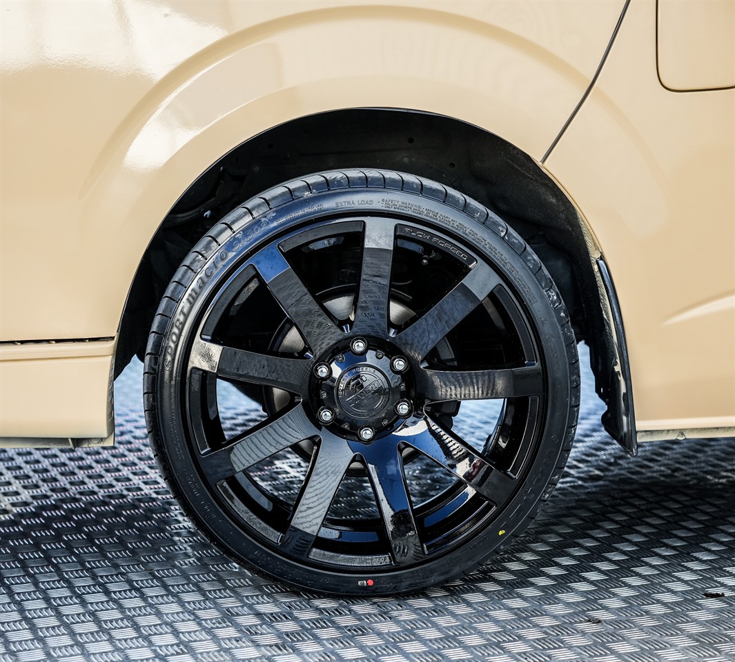 2014 Toyota Hiace (11-Seater)