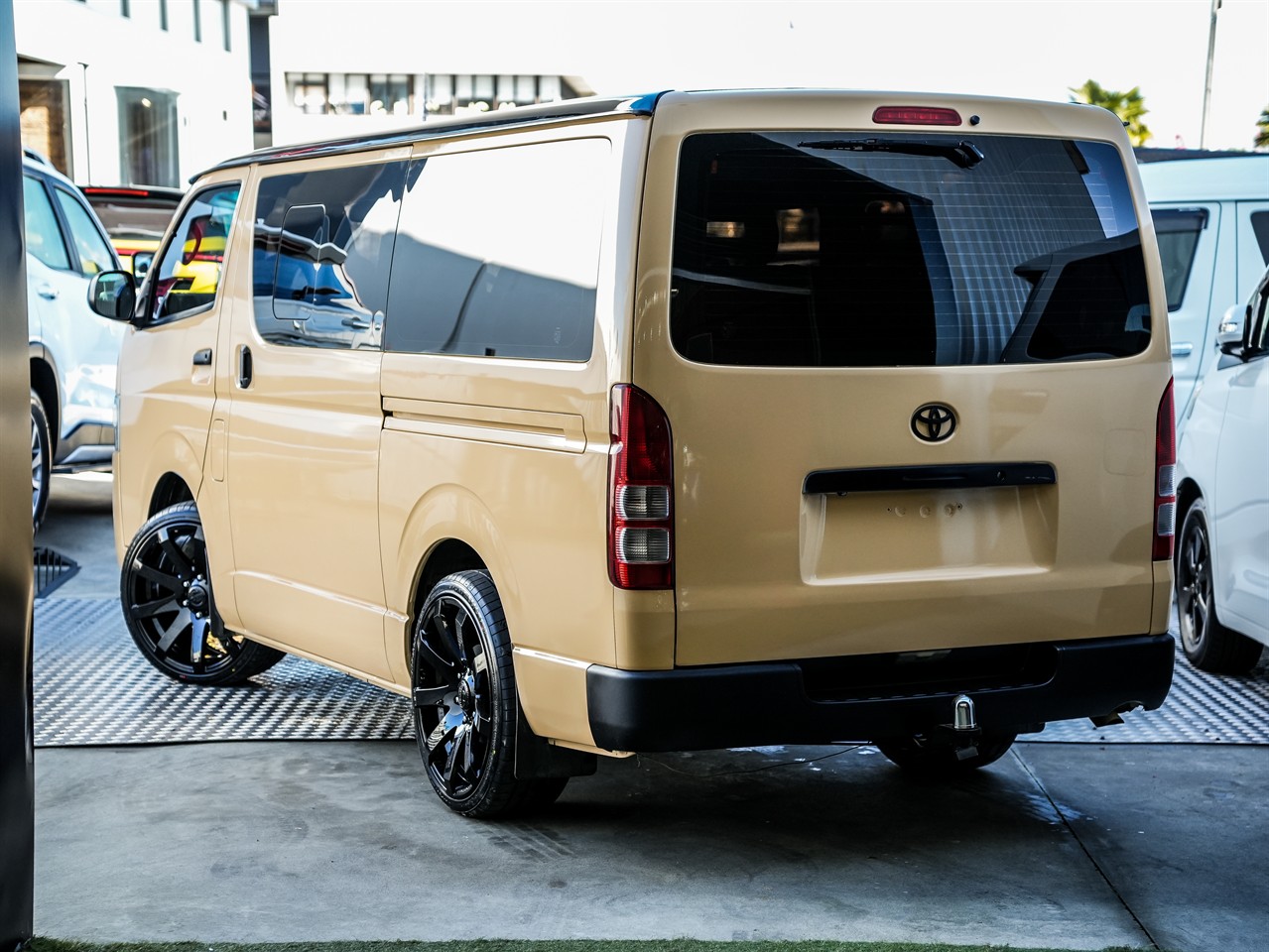 2014 Toyota Hiace (11-Seater)