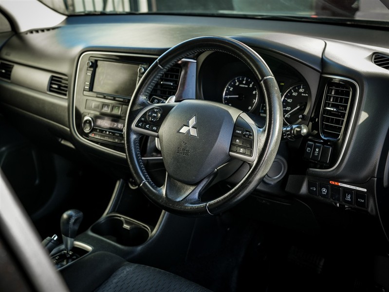 2012 Mitsubishi Outlander - Thumbnail