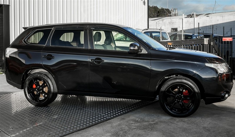 2012 Mitsubishi Outlander - Thumbnail